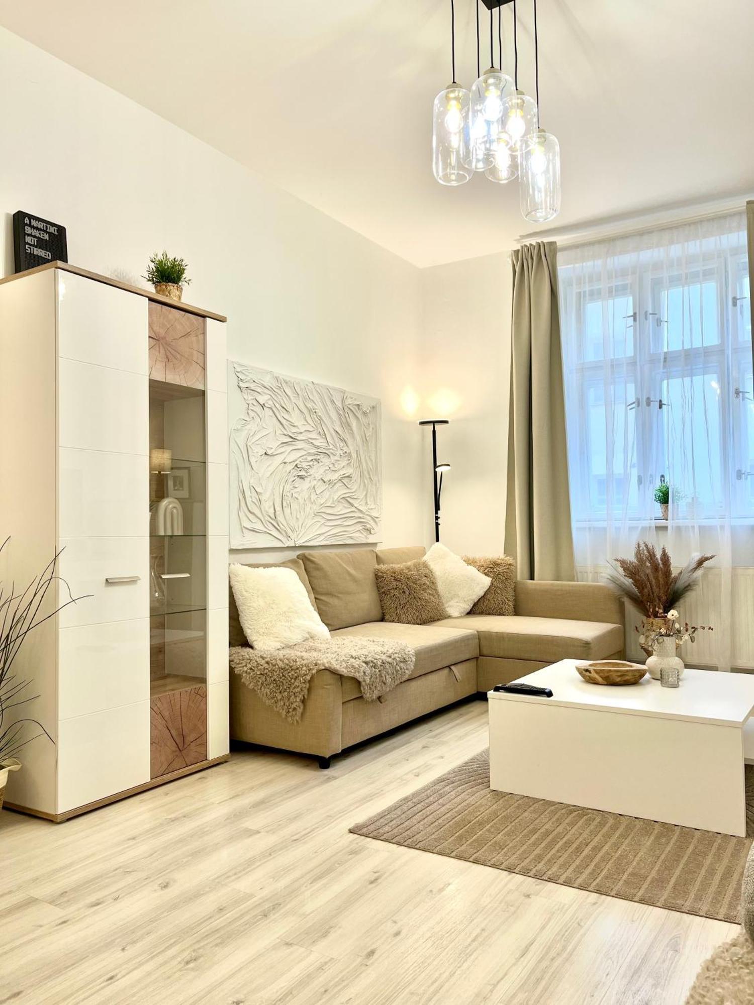 James Bond Apartment Old Town Bratislava Exterior foto