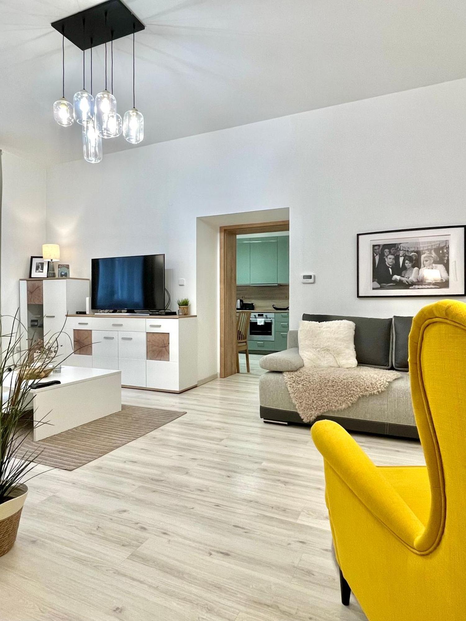 James Bond Apartment Old Town Bratislava Exterior foto