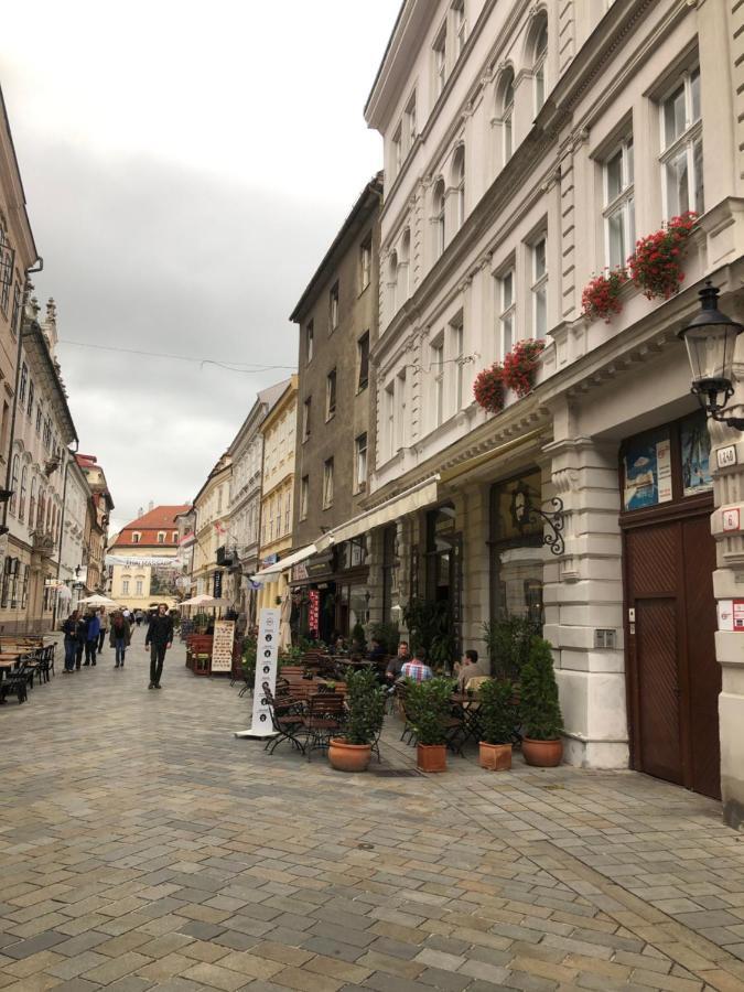 James Bond Apartment Old Town Bratislava Exterior foto